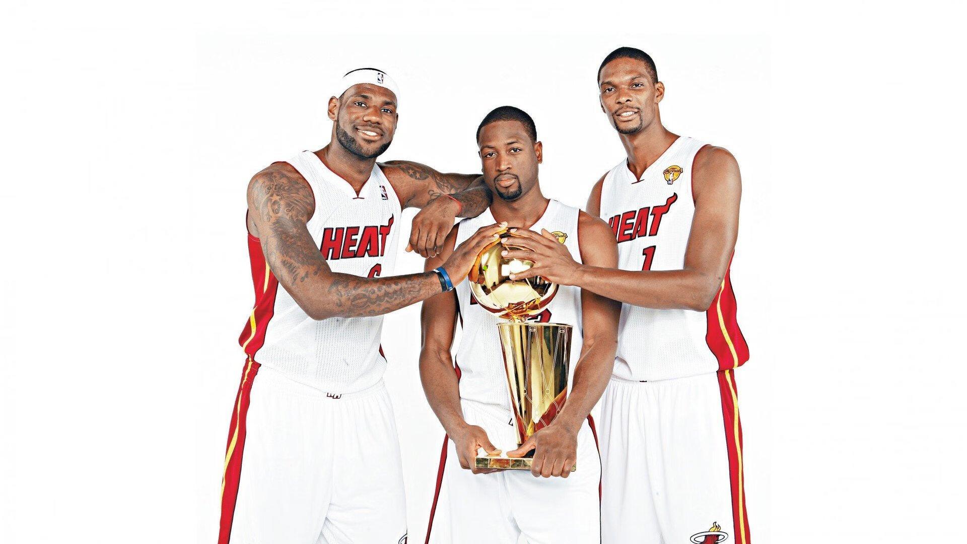 岁月不敌传奇，C罗40岁倒钩破门震撼足坛，梅西38岁独造四球再显球王本色